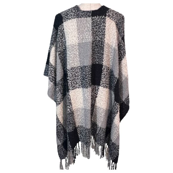 Woolrich Women One Size Black & Gray Plaid Poncho Amelia Shawl Blanket Wrap Cape - Picture 3 of 5